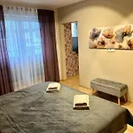 Modernes Ferienhaus, Sauna & Partyraum Zubuchbar 노이스