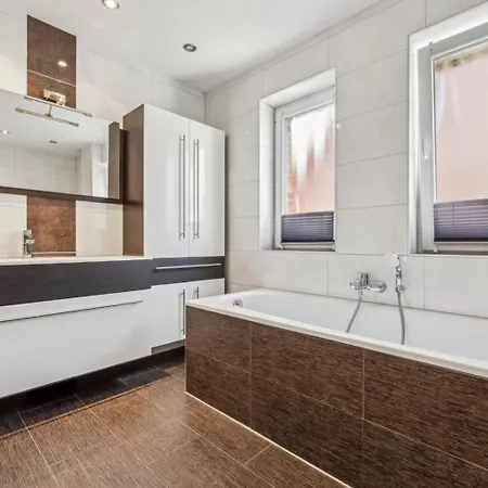 Modernes Ferienhaus, Sauna & Partyraum Zubuchbar