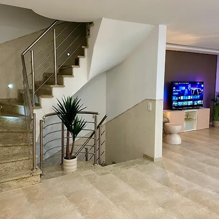Modernes Ferienhaus, Sauna & Partyraum Zubuchbar Neuss