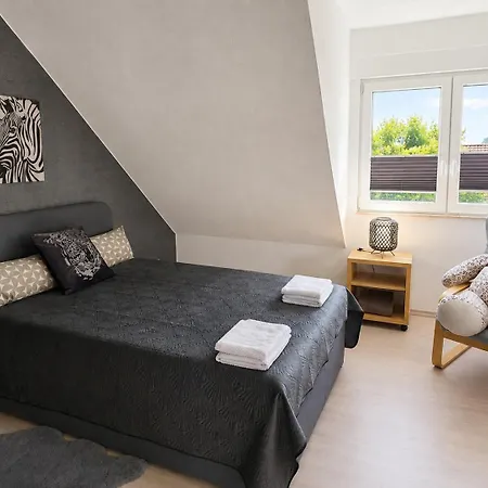 Modernes Ferienhaus, Nahe Düsseldorf, Sauna Optional, 160qm *