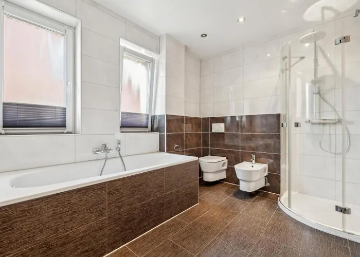 Modernes Ferienhaus, Nahe Duesseldorf, Sauna Optional, 160qm Neuss