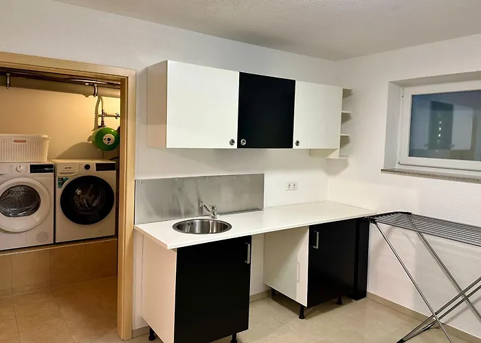 Vakantiehuis Modernes Ferienhaus, Nahe Duesseldorf, Sauna Optional, 160qm Neuss